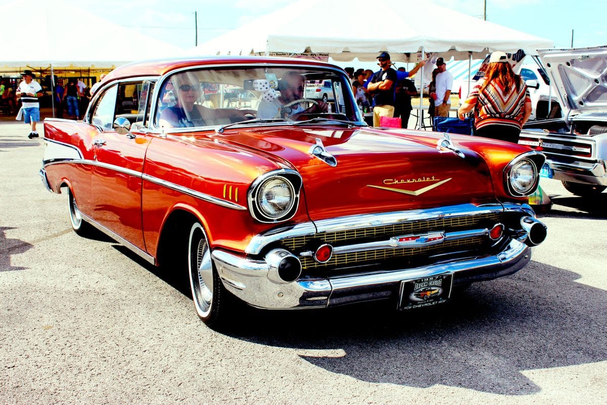 Roter Chevrolet Klassiker – Oldtimer-Treffen Lippstadt 2026 bei Cosacks Brennerei auf Gut Mentzelsfelde