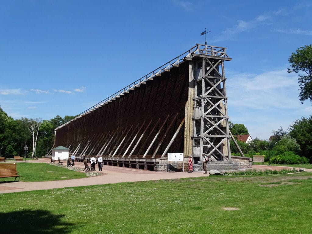 Gradierwerk im Kurpark Bad Westernkotten an der Westfälischen Salzroute